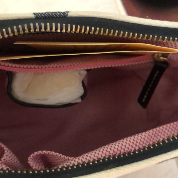 New Dooney And Bourke bag - Picture 3 of 6